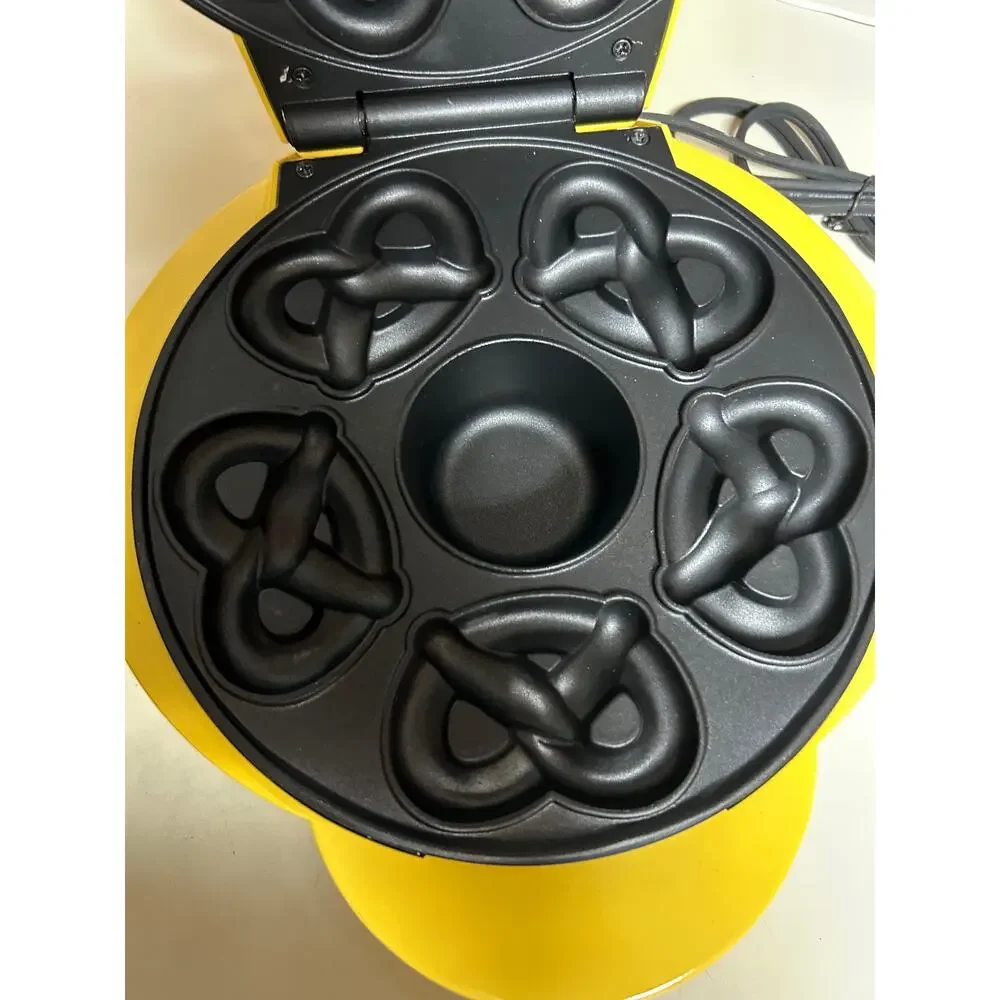 SuperPretzel Soft Pretzel Maker Electric Smart Planet AC 120V 60VHz 1000W Yellow